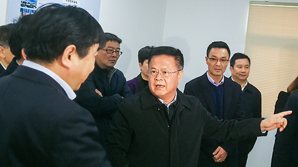 鄭柵潔副書記在現場作重要指示 鄭柵潔副書記在現場作重要指示