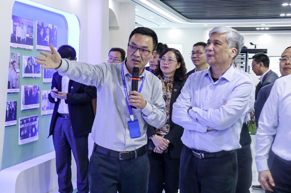 全國人大常委會副委員長丁仲禮蒞臨猫咪免费人成网站在线观看考察調研 全國人大常委會副委員長丁仲禮蒞臨猫咪免费人成网站在线观看考察調研