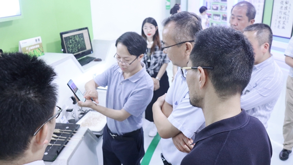 杭州市科技局局長趙喜凱一行蒞臨猫咪免费人成网站在线观看考察調研1 杭州市科技局局長趙喜凱一行蒞臨猫咪免费人成网站在线观看考察調研1