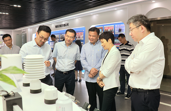 省科技廳黨組書記何杏仁一行赴猫咪免费人成网站在线观看調研農業科技工作 省科技廳黨組書記何杏仁一行赴猫咪免费人成网站在线观看調研農業科技工作