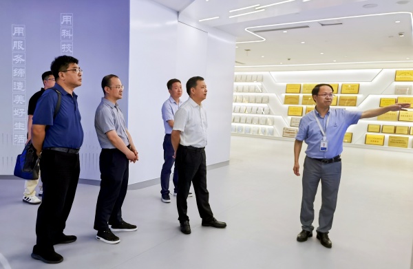 1755568920540233.jpg 鮑一飛調研_副本.jpg